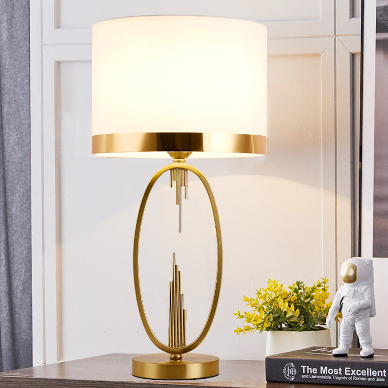 Luxury postmodern American style table lamp, bedroom decoration, bedside lamp, European creative minimalist modern living room, warm wedding