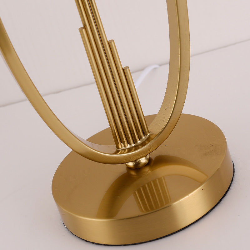 Luxury postmodern American style table lamp, bedroom decoration, bedside lamp, European creative minimalist modern living room, warm wedding